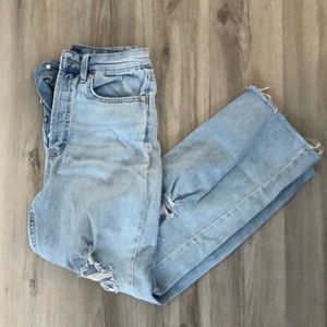 HIGH WAISTED MOM JEANS